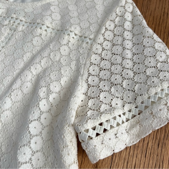 ๐ EUC Badgley Mischka white lace top - Picture 4 of 8